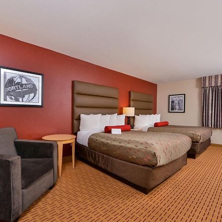 Clackamas Inn&Suites Bagian luar foto