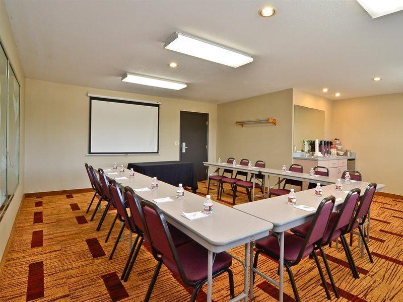 Clackamas Inn&Suites Bagian luar foto