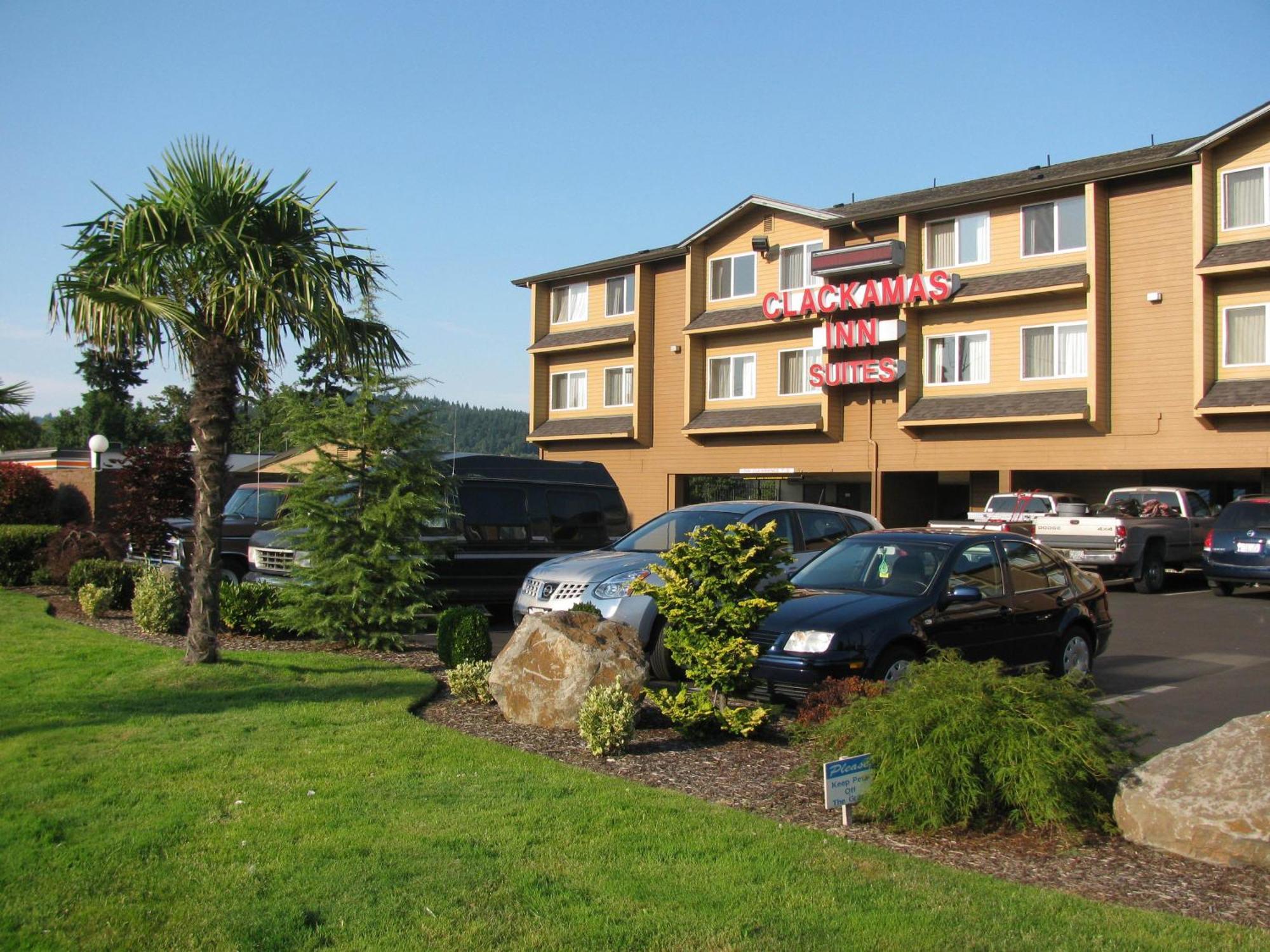 Clackamas Inn&Suites Bagian luar foto