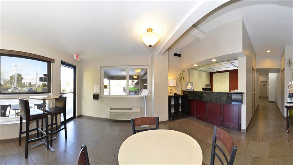 Clackamas Inn&Suites Bagian luar foto