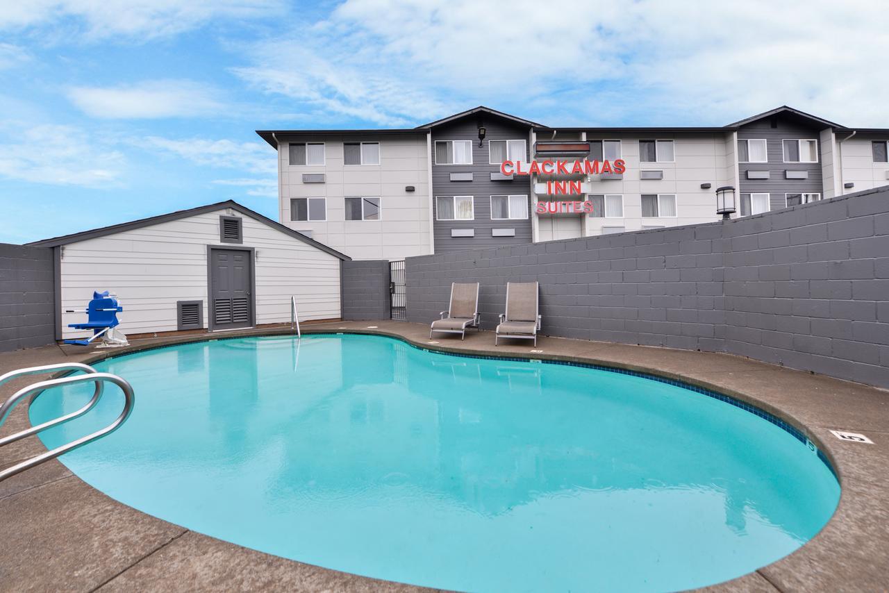 Clackamas Inn&Suites Bagian luar foto