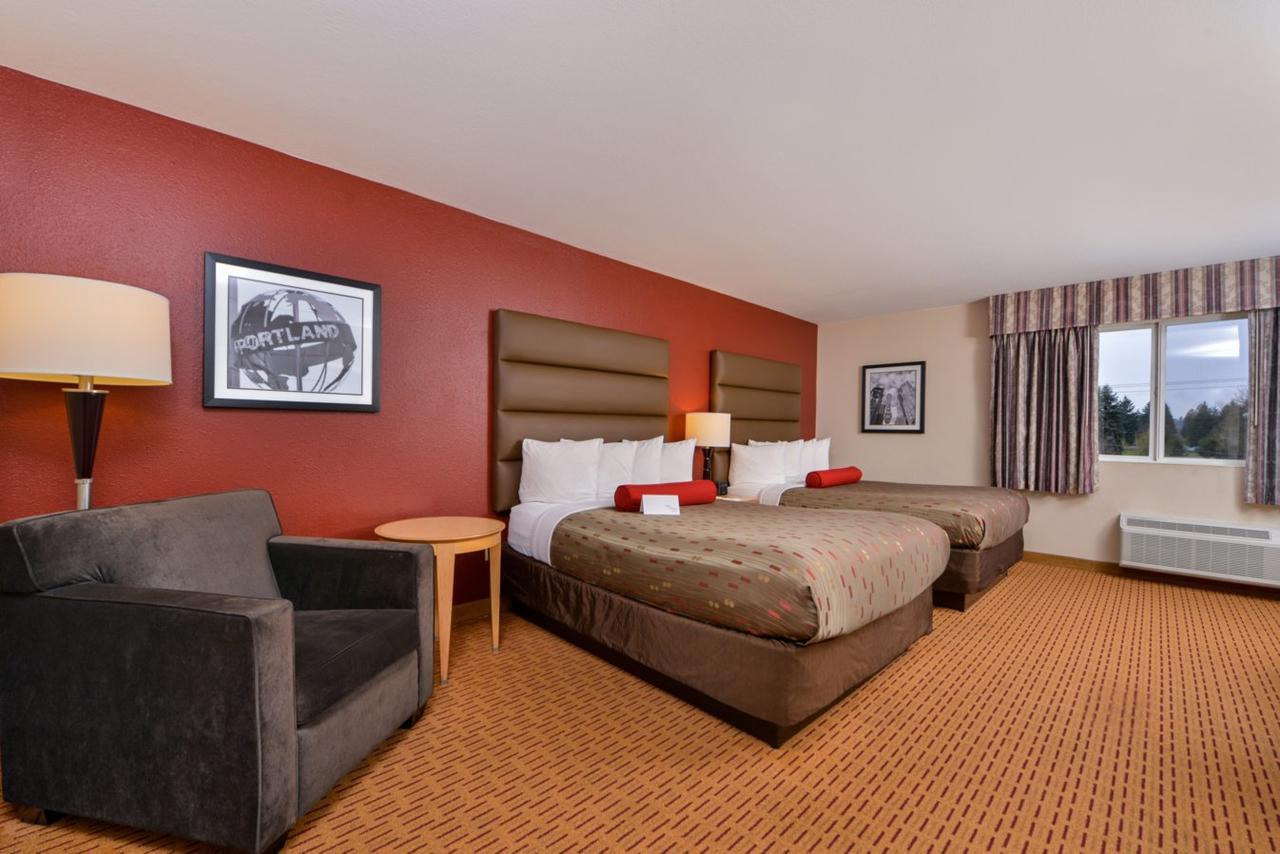Clackamas Inn&Suites Bagian luar foto