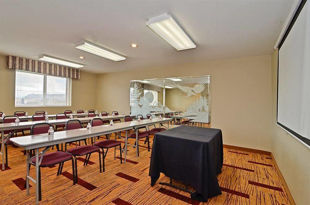 Clackamas Inn&Suites Bagian luar foto
