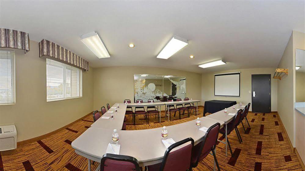 Clackamas Inn&Suites Bagian luar foto