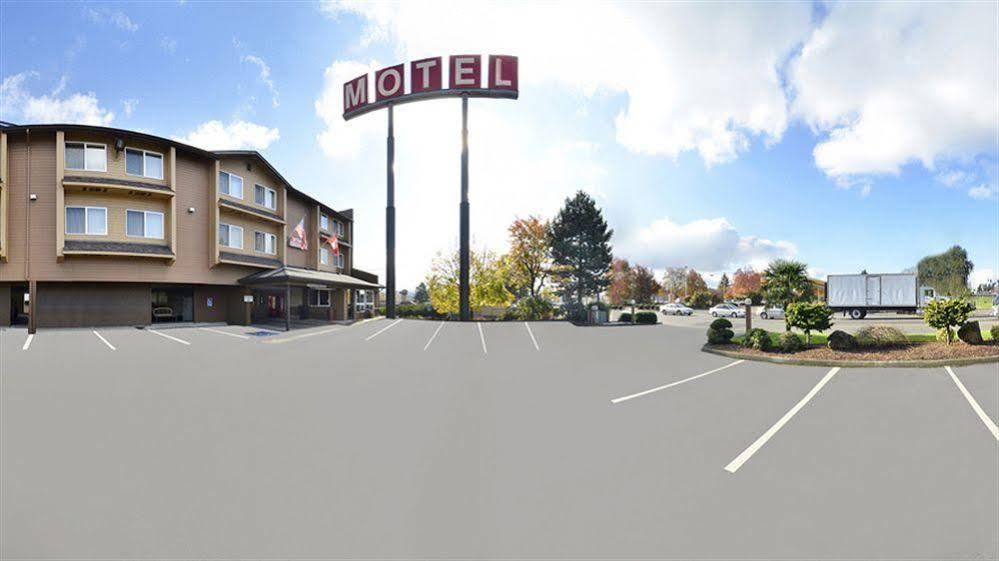 Clackamas Inn&Suites Bagian luar foto
