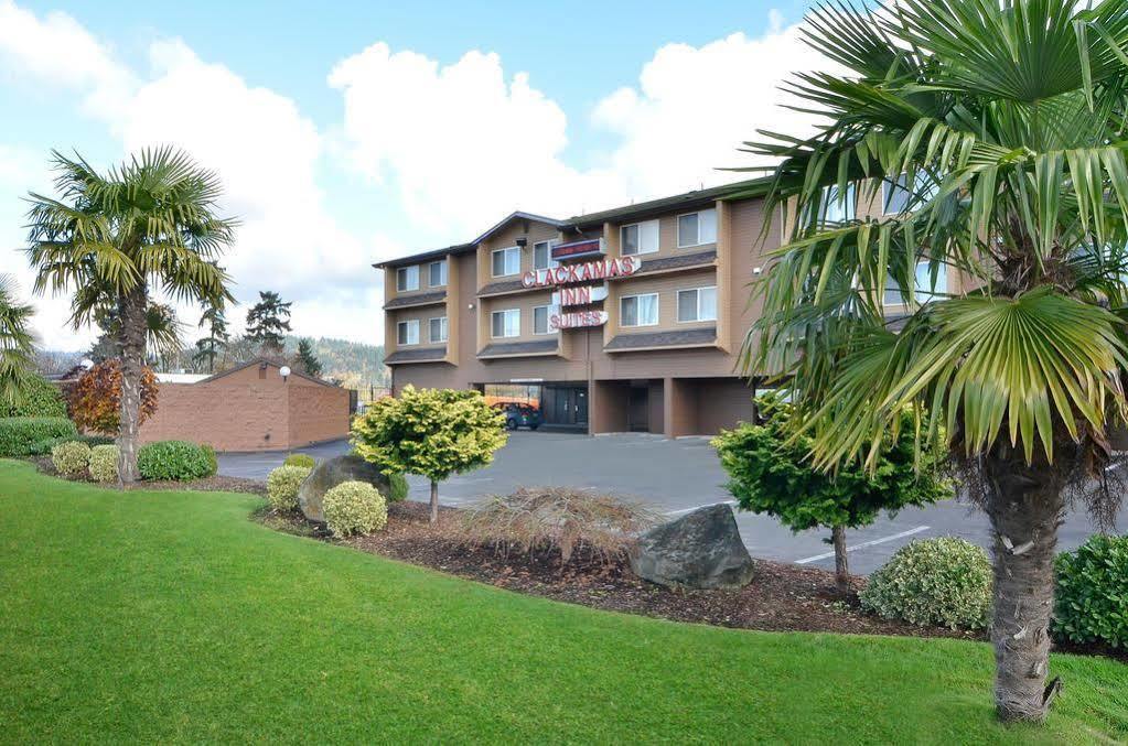 Clackamas Inn&Suites Bagian luar foto