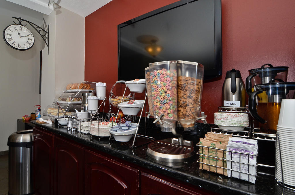 Clackamas Inn&Suites Bagian luar foto