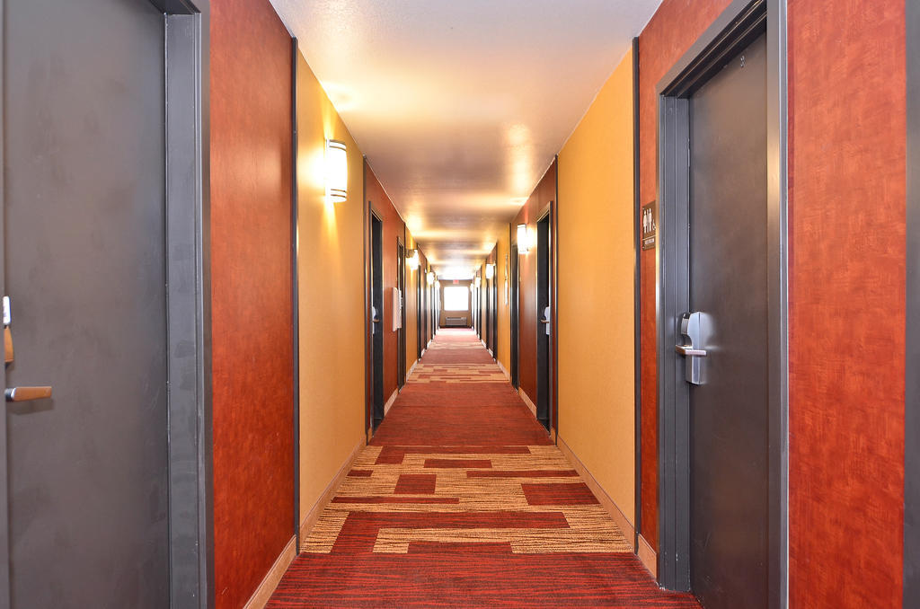Clackamas Inn&Suites Bagian luar foto