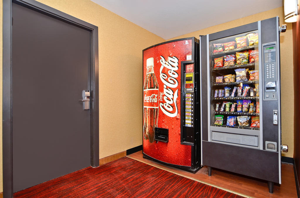 Clackamas Inn&Suites Bagian luar foto