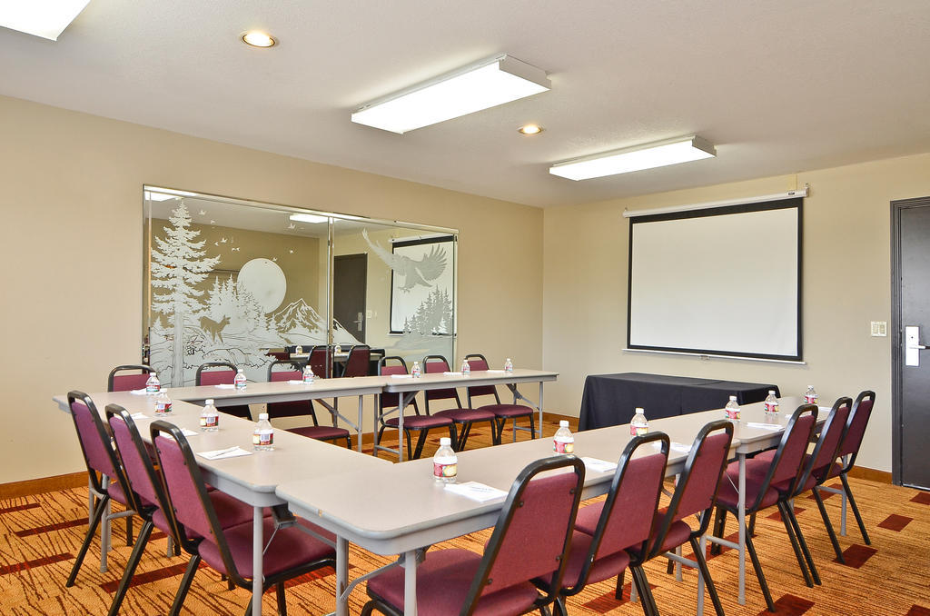 Clackamas Inn&Suites Bagian luar foto
