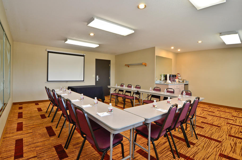 Clackamas Inn&Suites Bagian luar foto